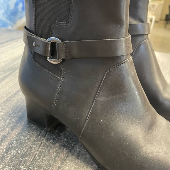 Unstructured by Clark’s Ankle Boots - Picture 3 of 11